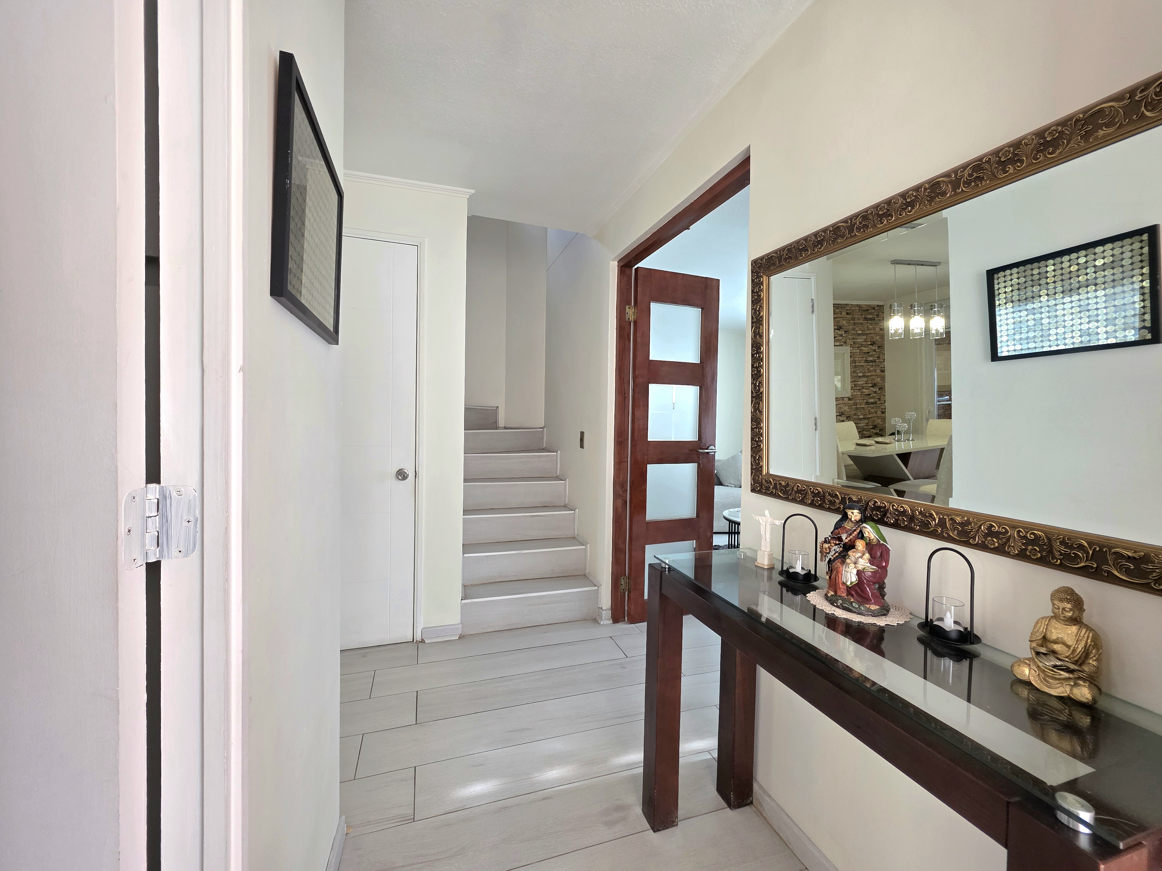 EN CONDOMINIO / COMO NUEVA