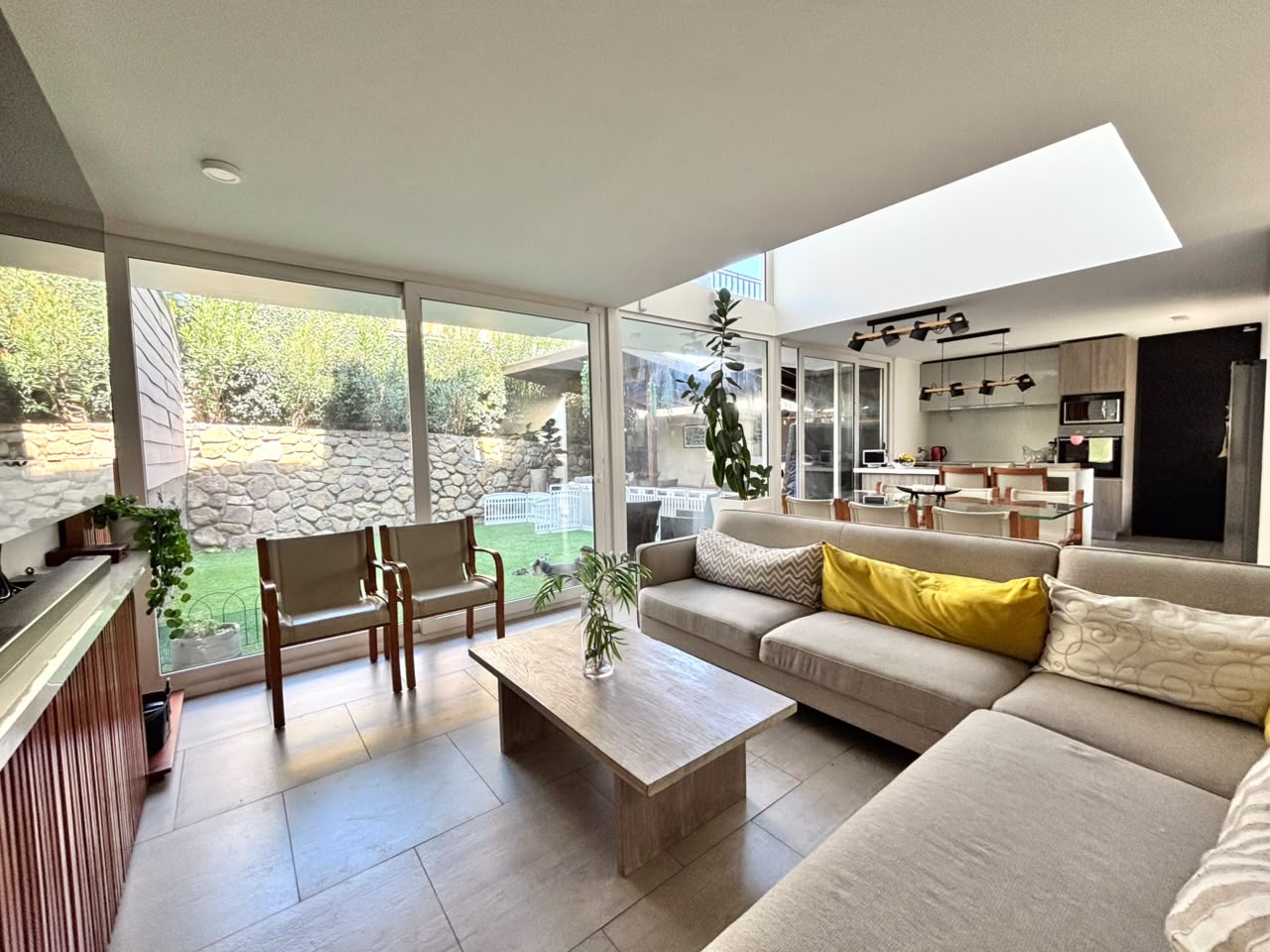 Moderna Townhouse/ 4 Dorm / Condominio